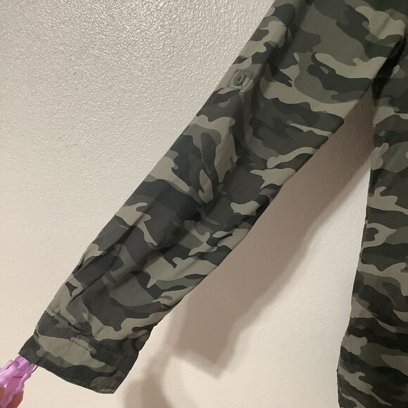 BeachLunchLounge Military Green Gorpcore Camouflage Grunge Button Down Blouse XS - Picture 2 of 12
